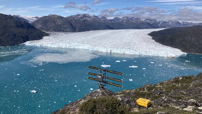 El desprendimiento de hielo en Groenlandia genera olas submarinas que aceleran el retroceso glaciar