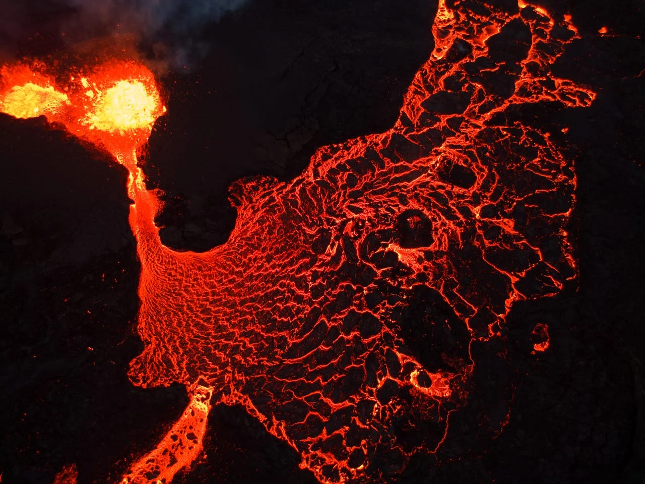 Qué diferencia hay entre lava y magma y por qué no son lo mismo