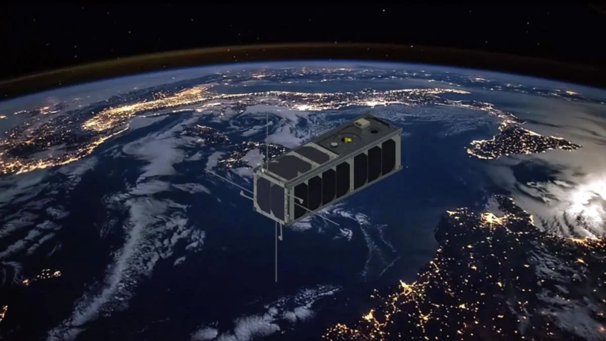 CubeSat ilustrado en órbita baja sobre la Tierra.