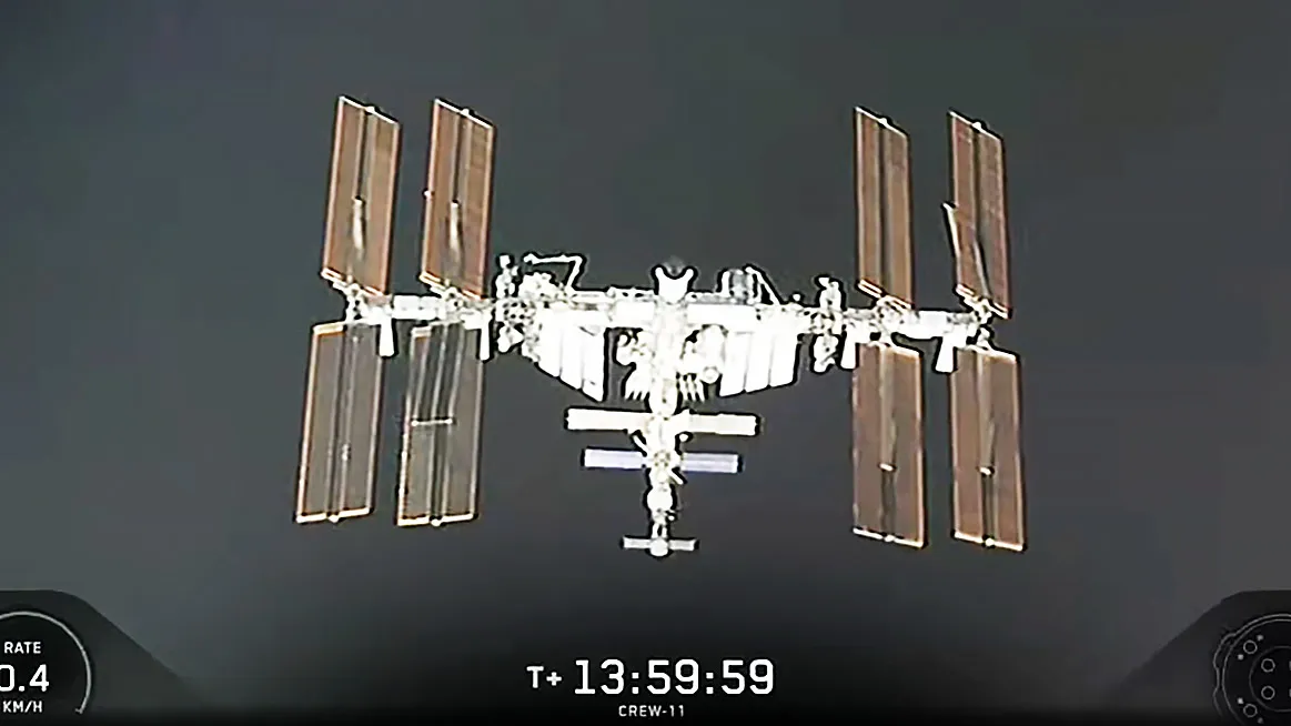 Dragon de SpaceX acopla en la Estación Espacial Internacional con la nueva tripulación internacional Crew-11