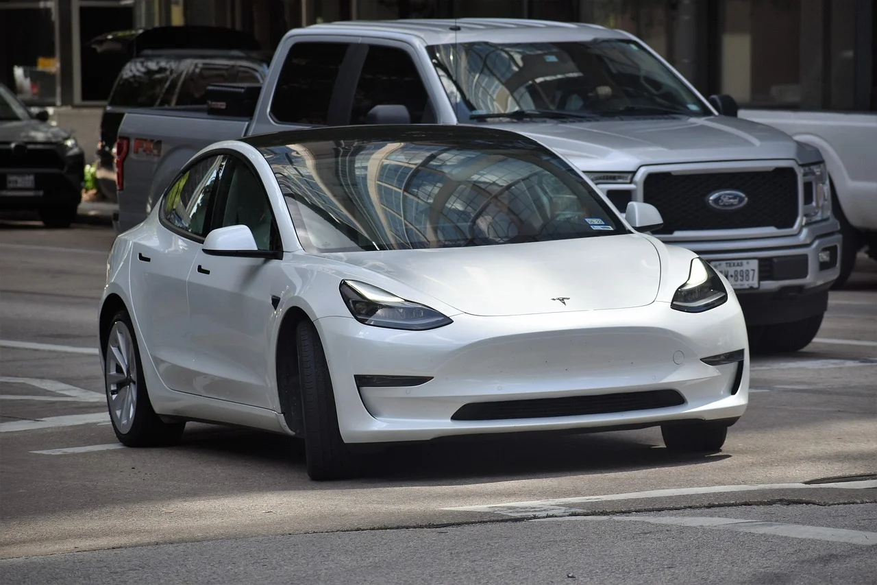 California lidera rebelión judicial contra Trump por el futuro de los autos eléctricos en EE.UU.