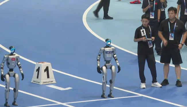 Robots humanoides compiten en deportes y trabajos reales en las Olimpiadas de Pekín