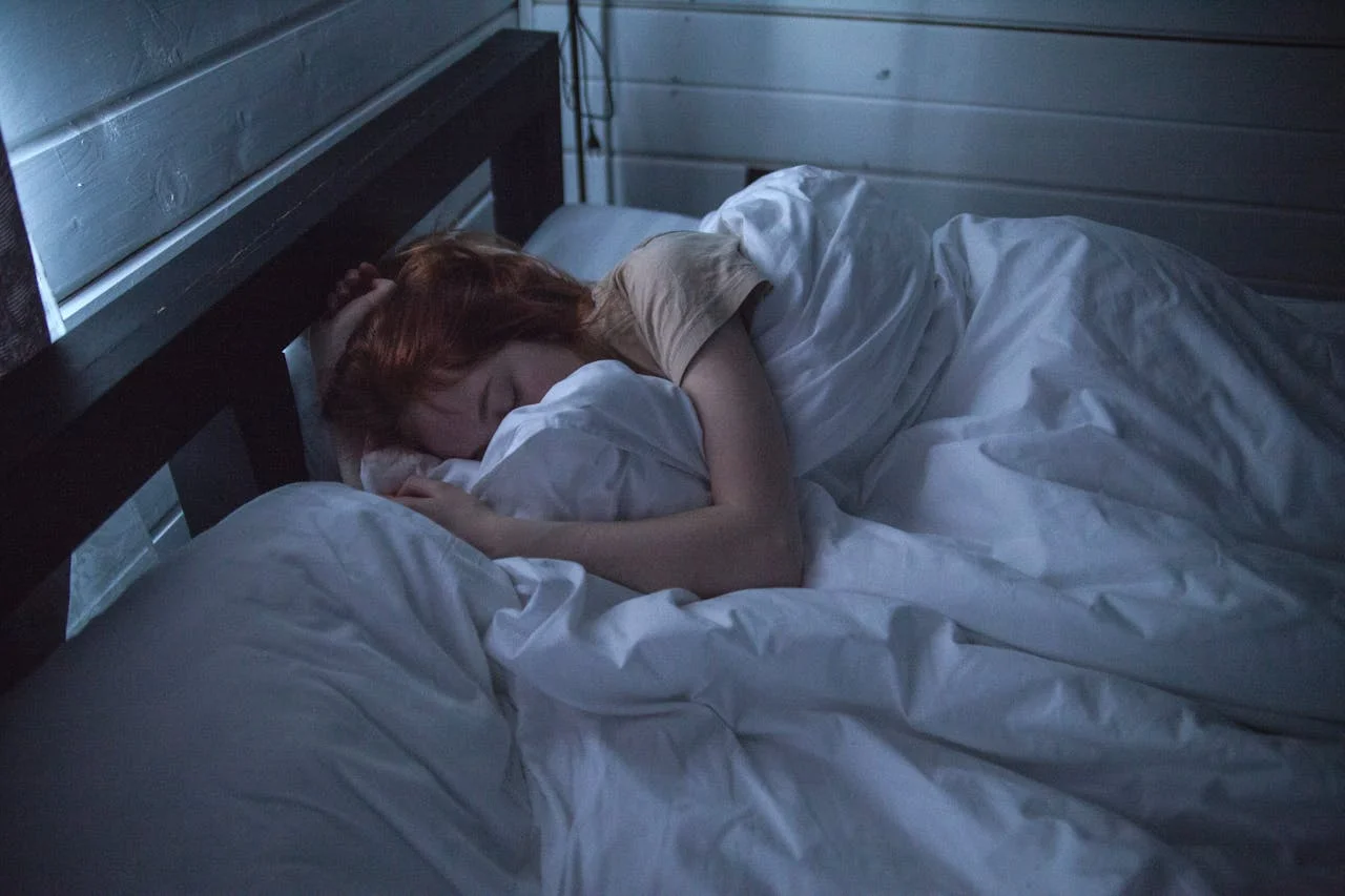 Despertar antes de las 7:21 AM podría ser perjudicial para tu salud mental y física, según estudios recientes