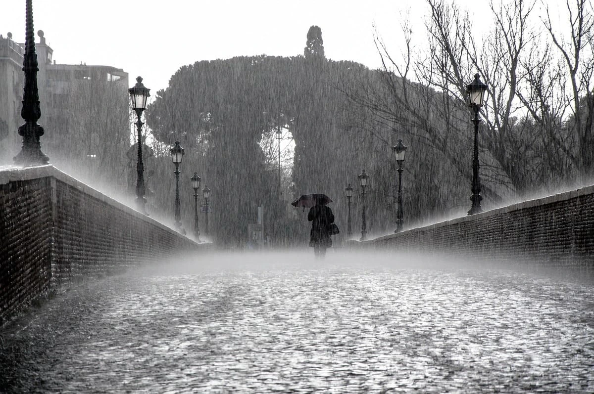 Lluvia como fuente de energía: un nuevo método promete generar electricidad de forma barata y eficiente