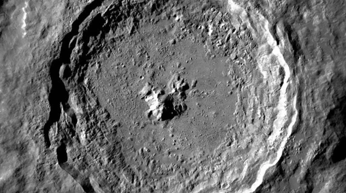 Revelan que el mayor cráter de la Luna se formó hace 4.250 millones de años