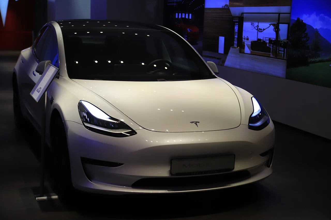  Tesla: Revolucionando la Movilidad Moderna