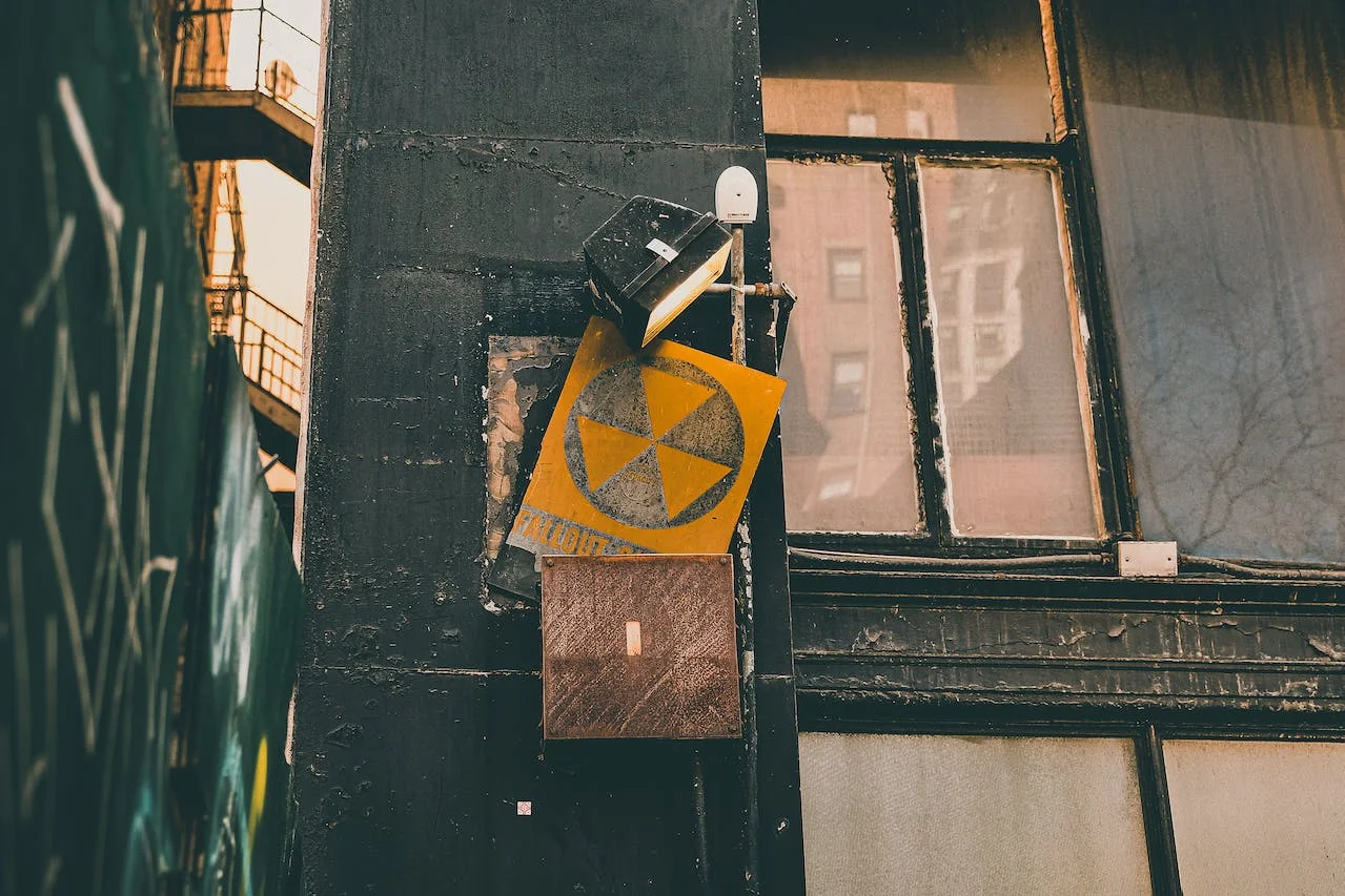 Radiactividad: La Fuerza Invisible que Moldea Nuestro Mundo
