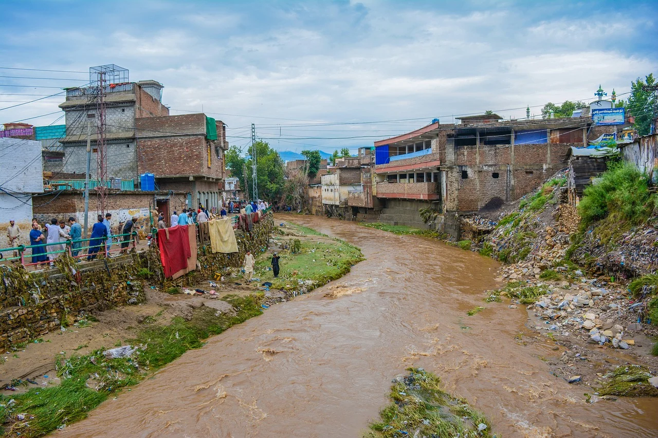 Casi el 80 % de las personas pobres del mundo viven en regiones expuestas a riesgos climáticos