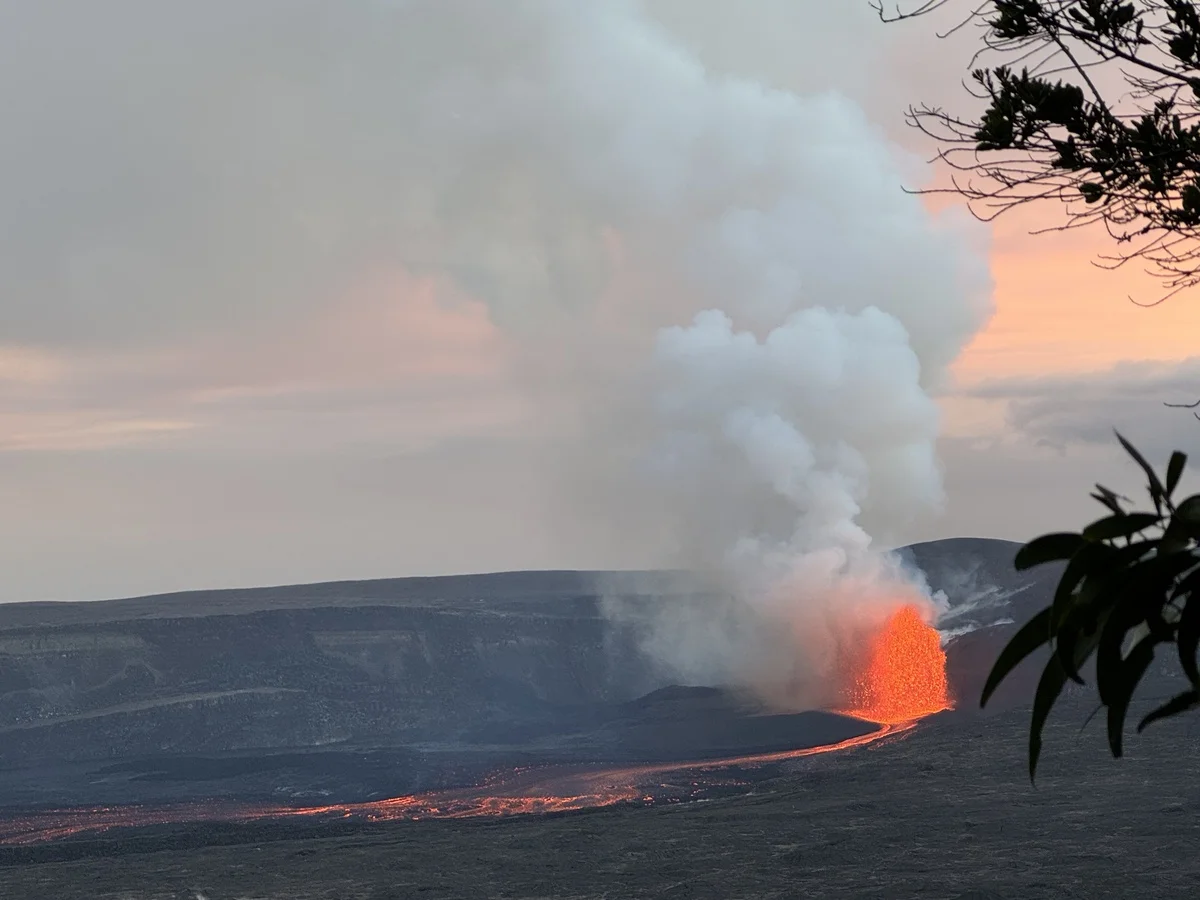Detectan procesos subterráneos que podrían ayudar a predecir futuras erupciones del volcán Kīlauea