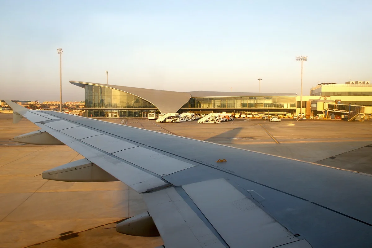 Vueling expulsa a un grupo de adolescentes judíos por "actitud conflictiva" en un vuelo Valencia-París