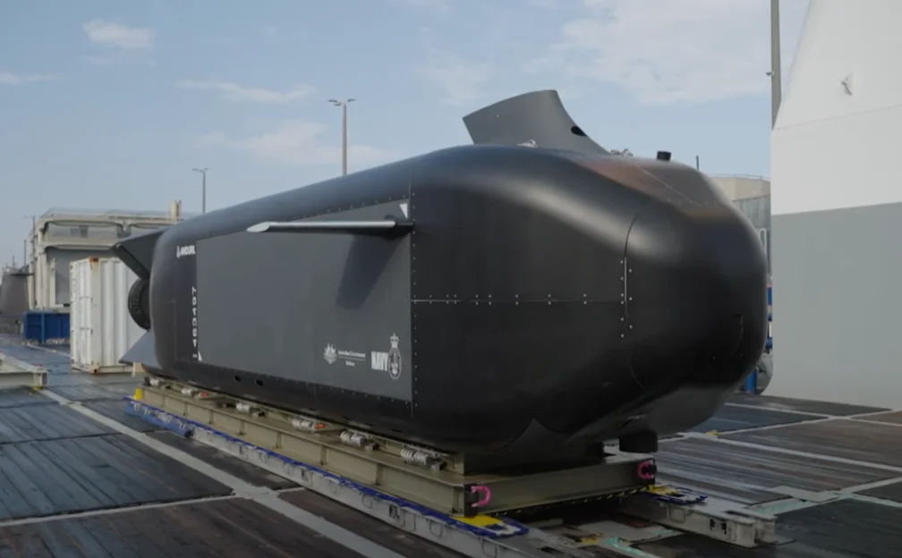 Dron submarino Ghost Shark en astillero australiano, desarrollado en colaboración con Anduril