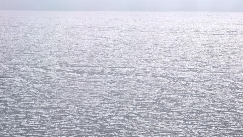 Capa extensa de nubes estratocúmulos cubriendo gran parte del cielo sobre Europa Central