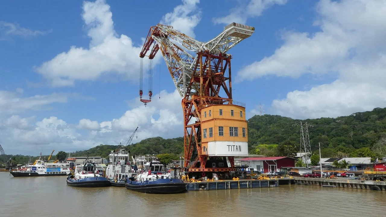 El Canal de Panamá mueve cerca del 6% del comercio marítimo mundial y unos 14.000 tránsitos al año