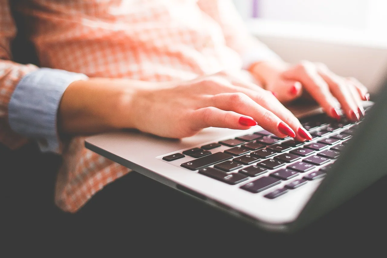 Escribir con IA en el trabajo puede poner en riesgo la credibilidad