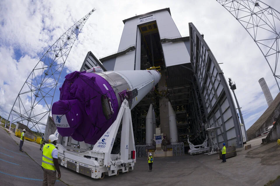El director de la ESA pide un lanzador reutilizable europeo para no depender de SpaceX
