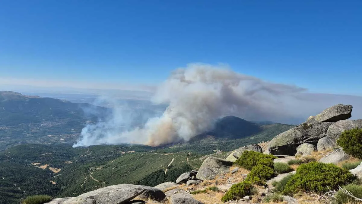 Muere un bombero en accidente mientras acudía al incendio de Mombeltrán, Ávila