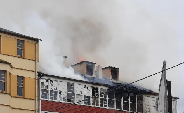 Incendio arrasa el histórico edificio Ribanova en Ribadeo