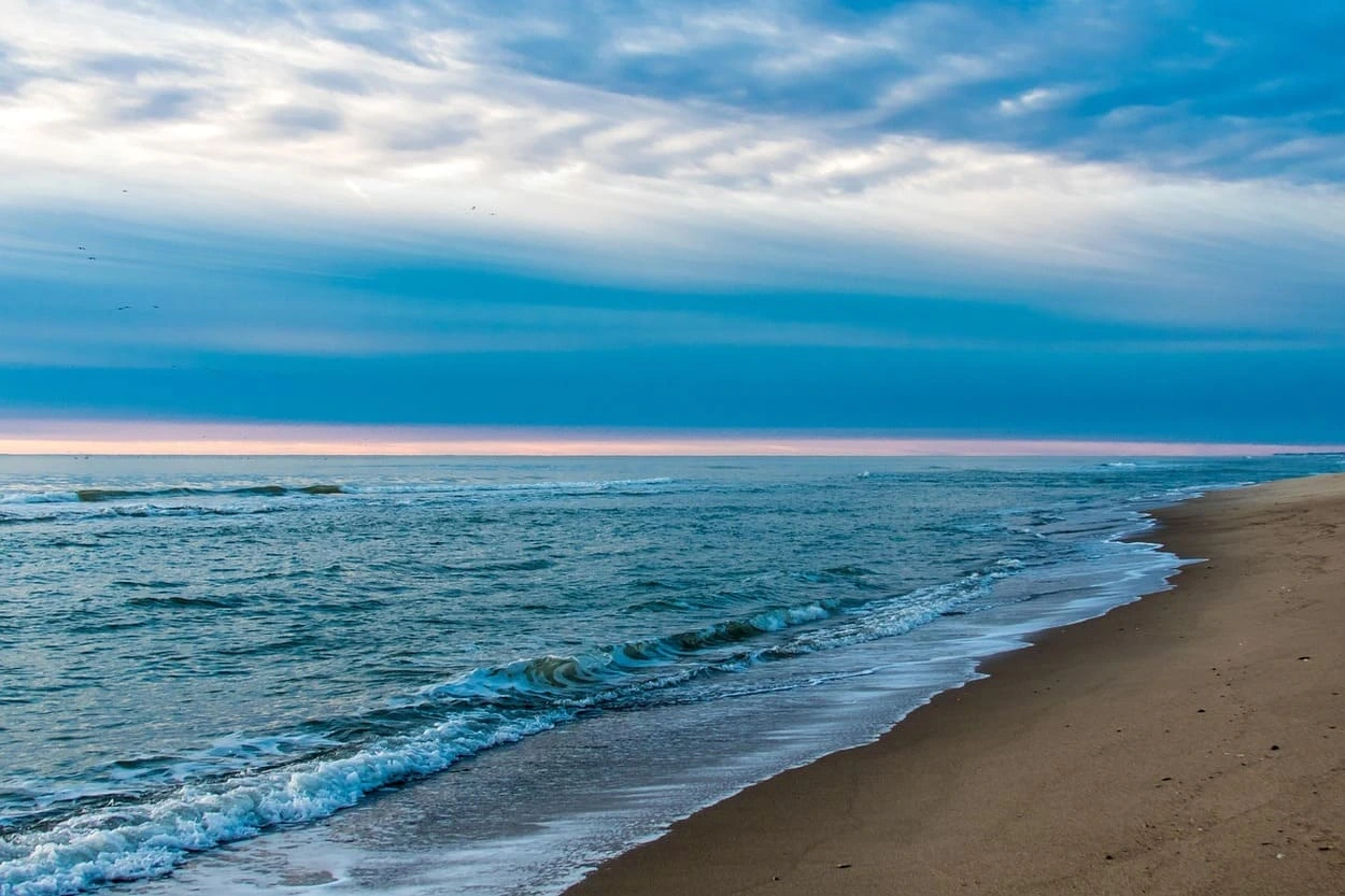 Las 10 playas con peor calidad de agua en California en 2025, según el último informe ambiental