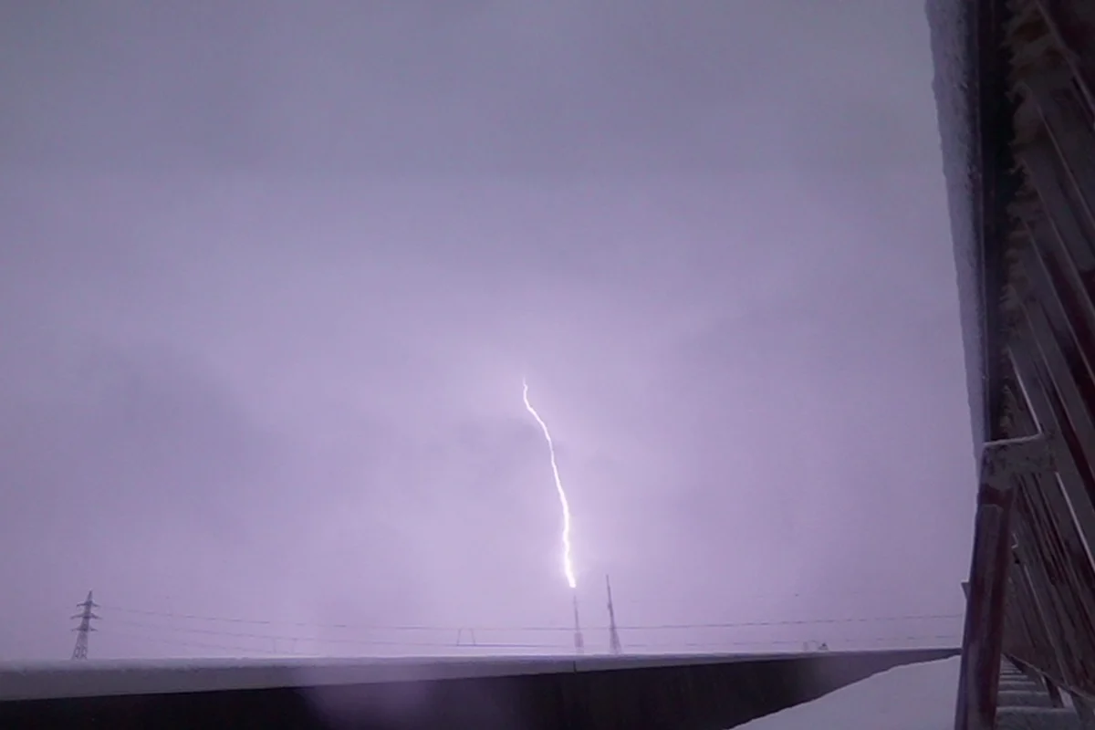 Detectan un destello de rayos gamma terrestre asociado a la colisión de trayectorias eléctricas durante una tormenta
