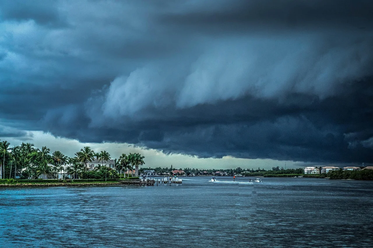 ¿Qué es una tormenta tropical y por qué algunas se convierten en huracanes?