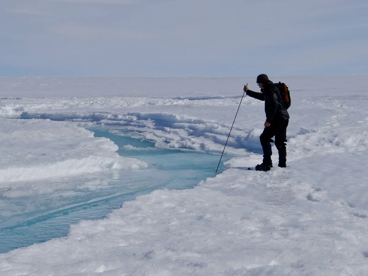 Científicos descubren que el polvo mineral transportado por el aire acelera el derretimiento del hielo de Groenlandia