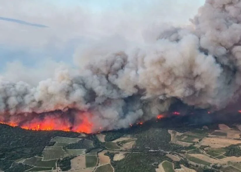 El mayor incendio del año en el sur de Francia obliga a cerrar la autopista A9 en la frontera con España