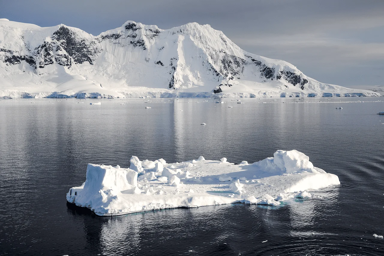 El hielo marino alcanza niveles récord de deshielo global en febrero de 2025