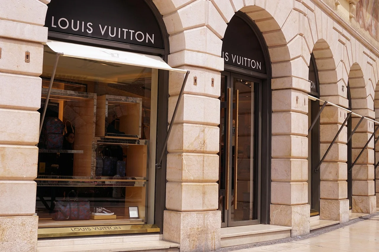 Louis Vuitton investigada en los Países Bajos por supuesto lavado de dinero con compras en efectivo