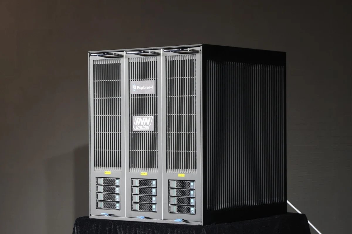 China presenta un servidor de inteligencia artificial del tamaño de un mini refrigerador similar a un cerebro humano